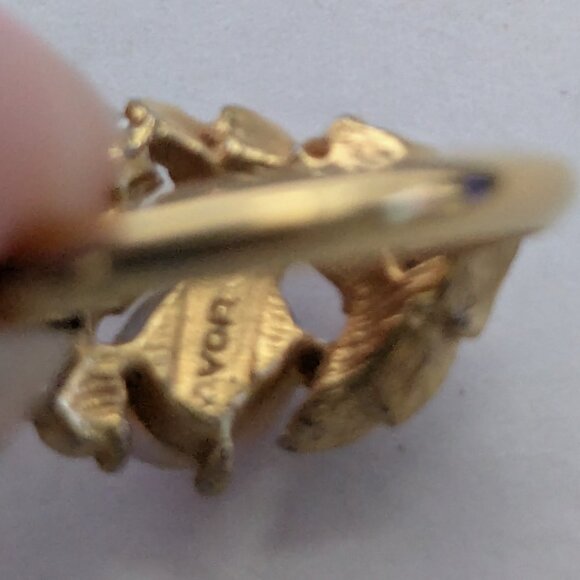 Vintage AVON Faux Opal Rhinestone Gold Tone Ring Size 5.75 - Picture 4 of 5